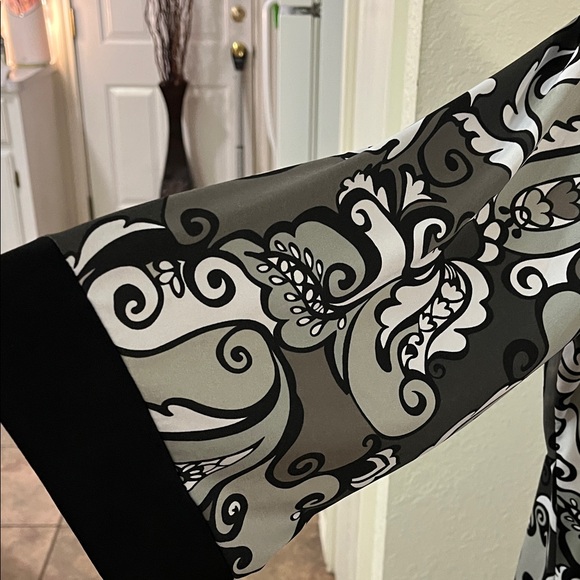 Cocomo Black and Gray Paisley Top - Picture 3 of 4